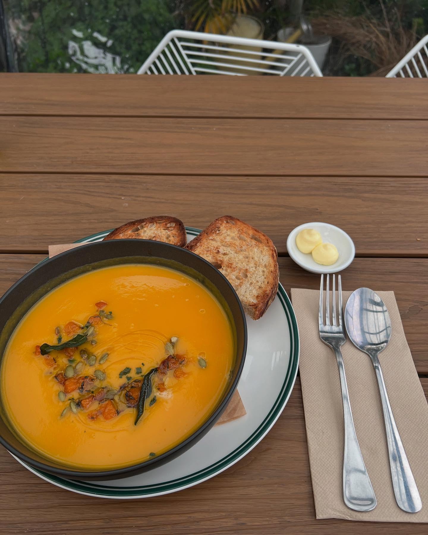 Kick off the winter season with one of our favourite, hearty soups! π€
Come in and try our Roasted Pumpkin soup, served with Sage, Papitas and Toasted Sourdough! ππ€©