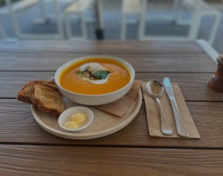 New Soup ๐
~ Carrot + Tumeric Soup ~ 
Topped with Root Carrots, Hazelnuts, Fried Mint + a drizzle of Coconut Milk ๐คฉ
Served with your choice of GF bread or Sourdough